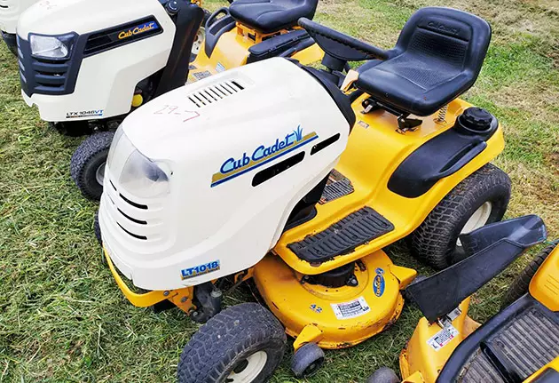 Cub Cadet LT 1018 Lawn Tractor