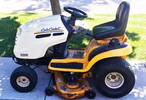 Cub Cadet LT1046 Lawn Tractor