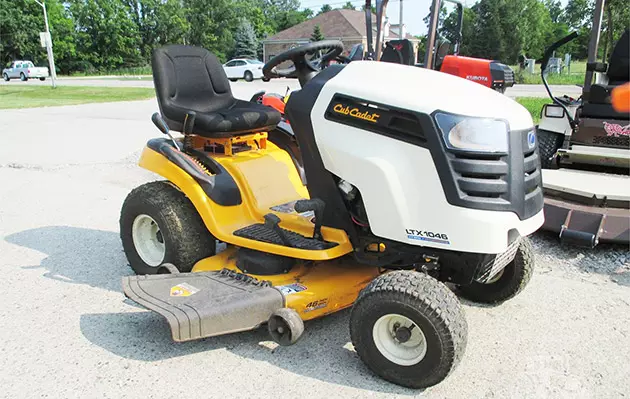 Cub Cadet LTX 1046 Lawn Tractor