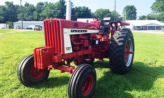 Farmall 806 Row-Crop Tractor