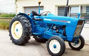 Ford 2000 Tractor