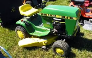 John Deere 116 Lawn Tractor