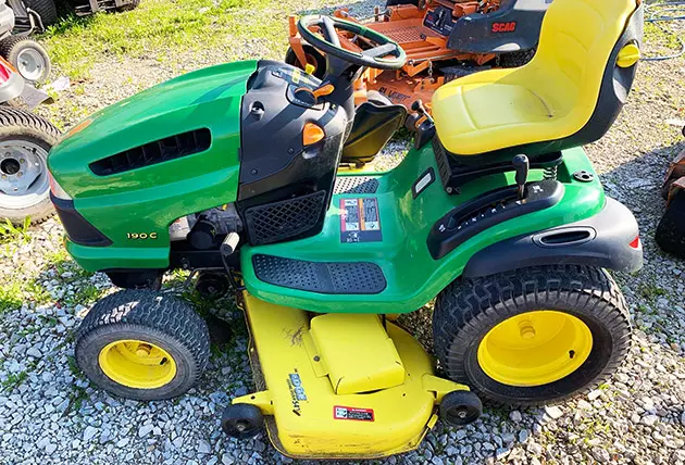 John Deere 190C Lawn Tractor