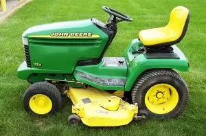 John Deere 325 Garden Tractor