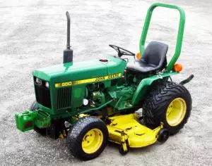 John Deere 650 Compact Utility Tractor