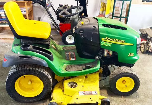 John Deere G110 Garden Tractor