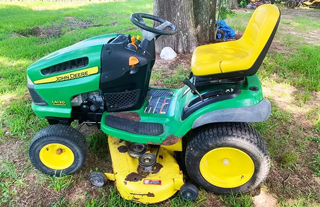 John Deere LA130 Lawn Tractor