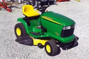 John Deere LT150 Lawn Tractor