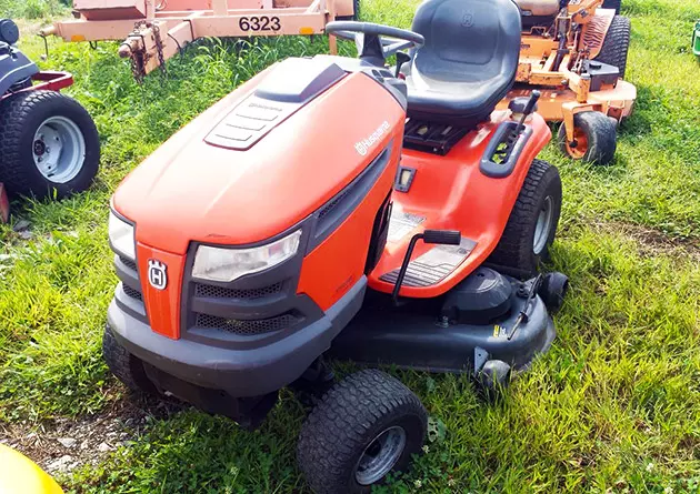 Husqvarna YTH2348 Lawn Tractor