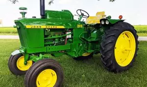 John Deere 2010 Tractor