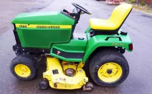 John Deere 425 Lawn Tractor