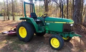 John Deere 870 Compact Utility Tractor