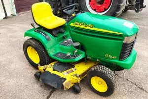 John Deere GT245 Garden Tractor