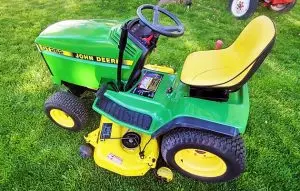 John Deere GT262 Garden Tractor