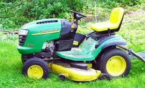 John Deere L120 Lawn Tractor