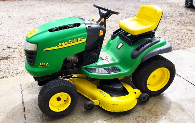 John Deere L130 Lawn Tractor