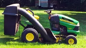 John Deere LA100 Lawn Tractor