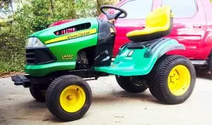 John Deere LA140 Lawn Tractor