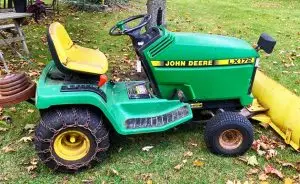 John Deere LX172 Lawn Tractor