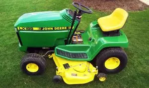 John Deere LX188 Lawn Tractor