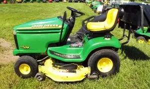 John Deere LX279 Lawn Tractor
