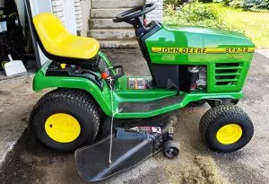 John Deere STX38 Black Deck Lawn tractor