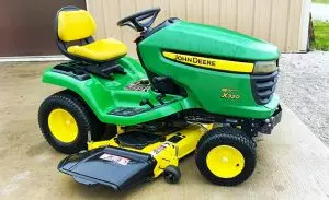 John Deere X320 Lawn Tractor
