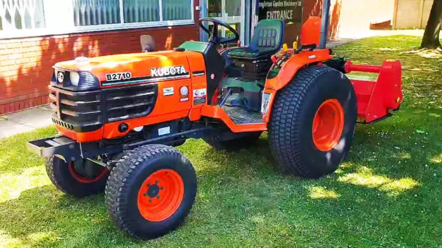 Kubota B2710 Compact Utility Tractor