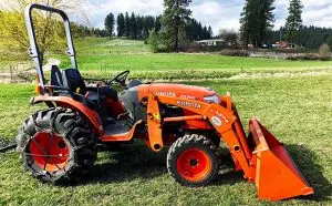 Kubota B3300SU Compact Utility Tractor