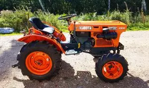 Kubota B7100 Compact Utility Tractor